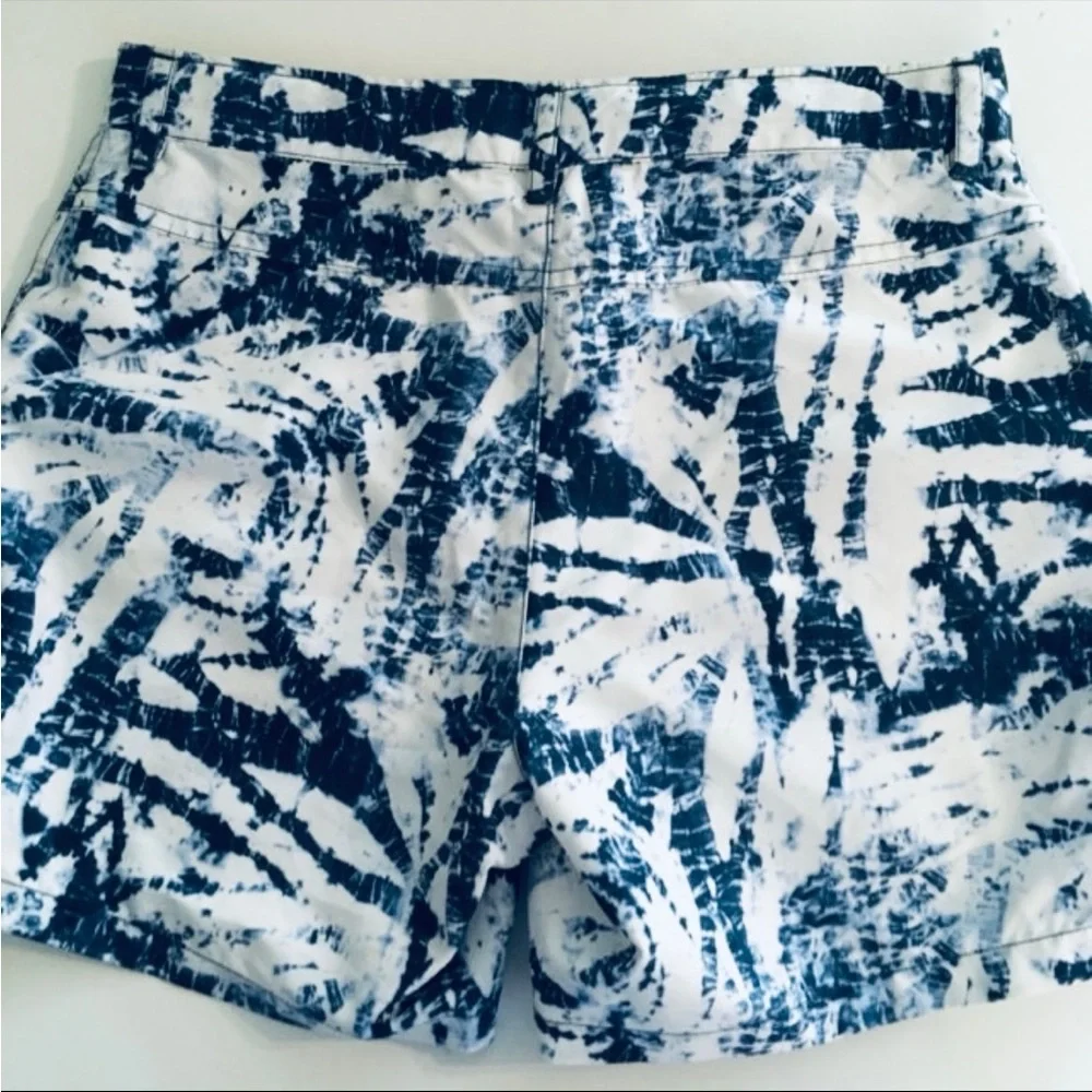 - Like-new North Face blue shorts